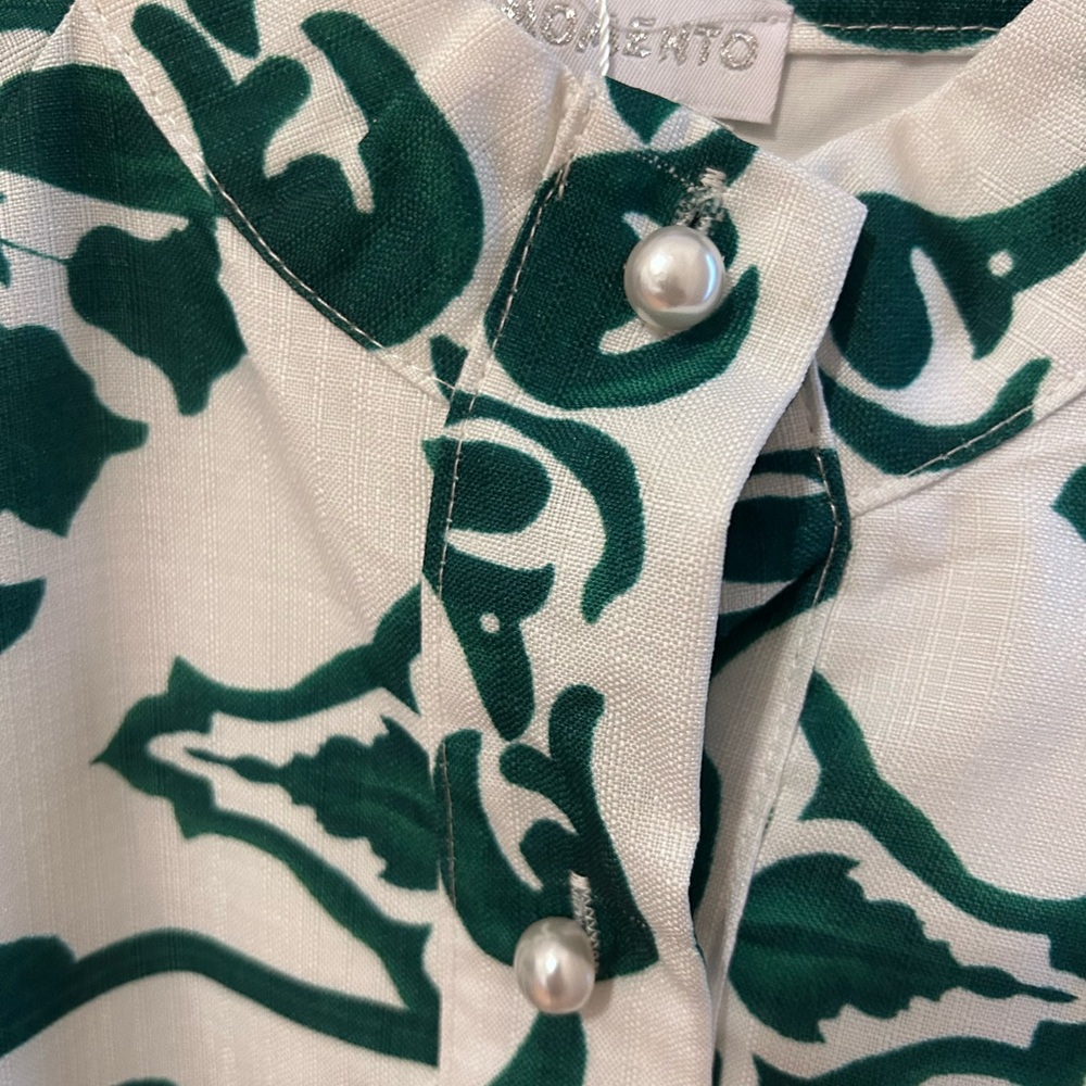 Momento boutique Long Sleeve Green and White Dress 👗 NWT Medium Pearl buttons! - Picture 7 of 8